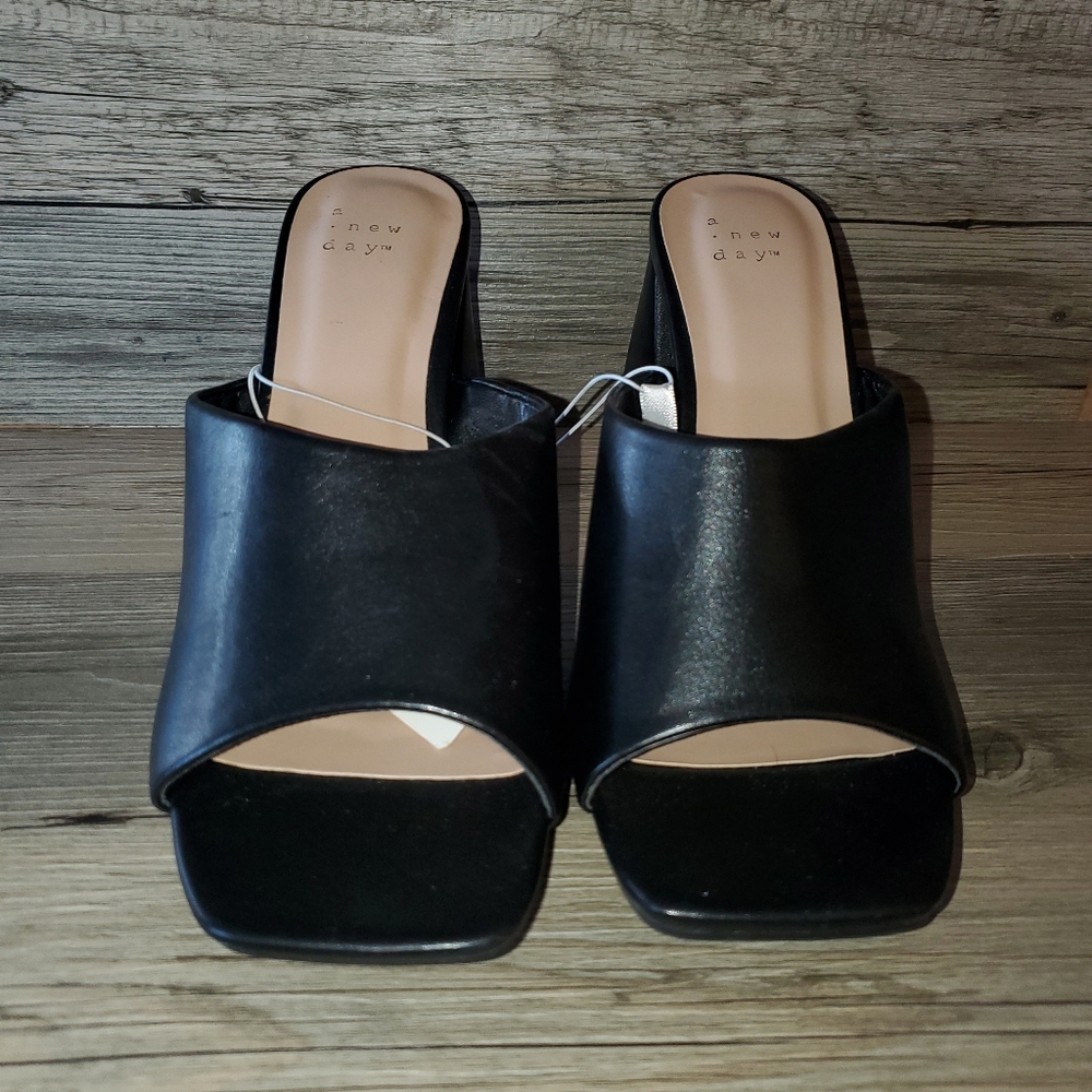 !! NEW !! Target Sandals